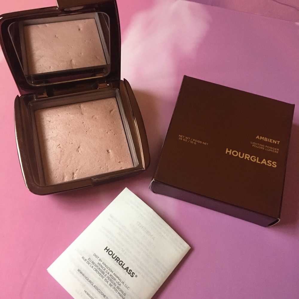 Hourglass Ambient Lighting Finishing Powder